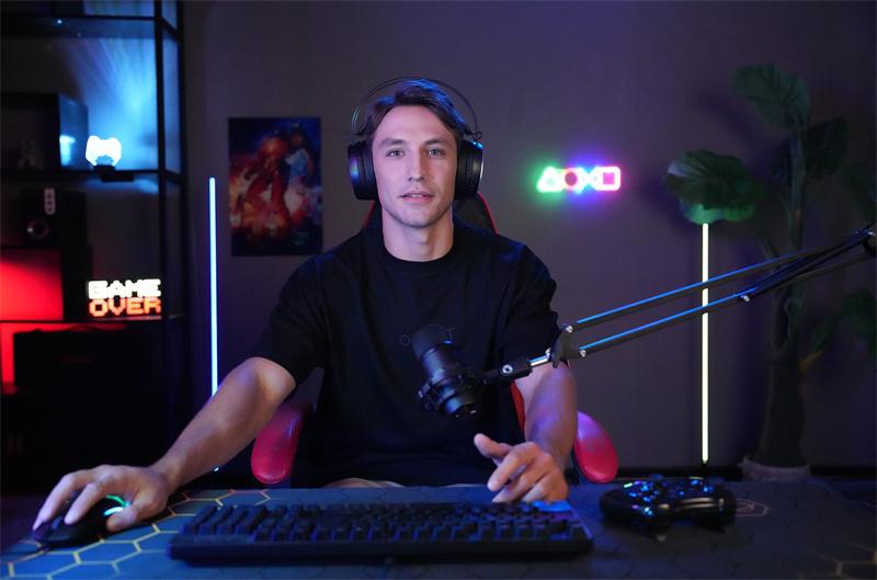 Guess Hollow’s Age: A Fun Dive into the YouTube Streamer’s Life!
