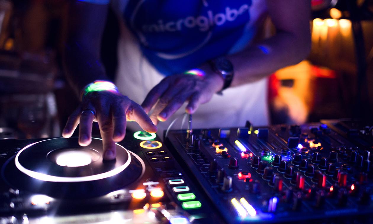 Unleashing Your Inner DJ: Crafting the Ultimate ⁣Playlist Experience